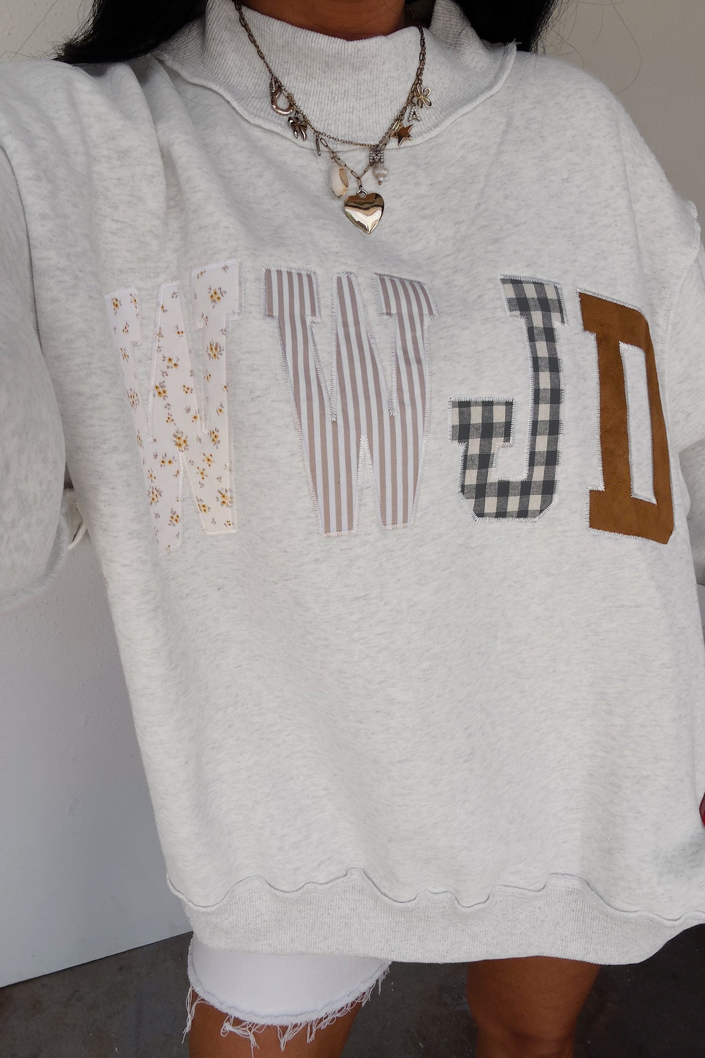 Gray WWJD Mix Pattern Letter Graphic Exposed Seam Loose Sweatshirt