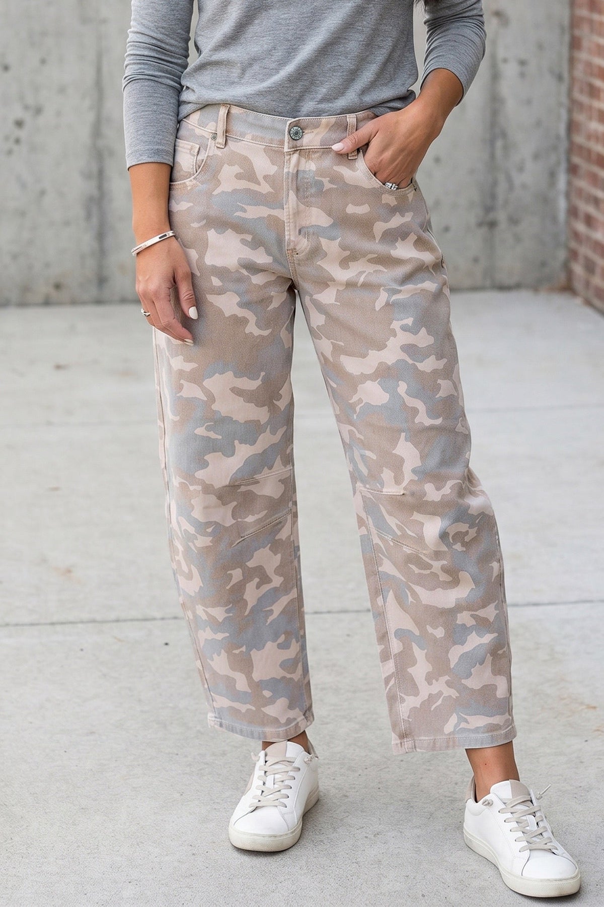 Khaki Camouflage Print Pocket Ankle-
Length Barrel Jeans